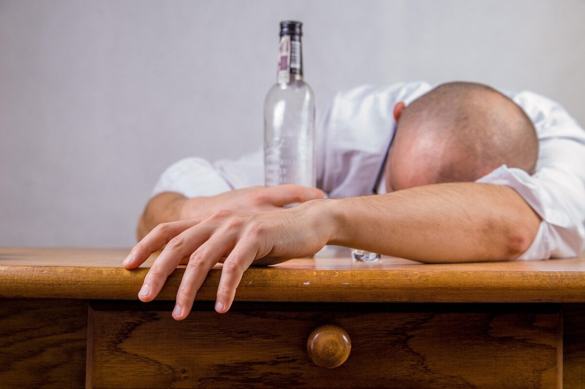 Why Do People Drink Alcohol ? Psychology and Culture Explained.