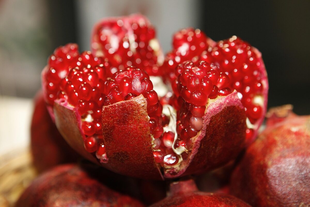 pomegranate, fruit, food, red fruit, vitamins, healthy, fresh, ripe, organic, produce, closeup, pomegranate, pomegranate, pomegranate, pomegranate, pomegranate